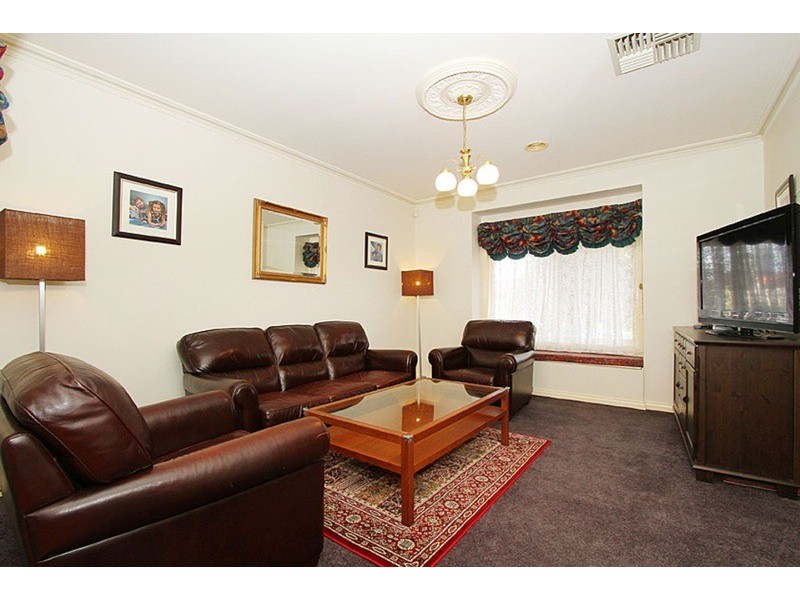 5 Solent Crescent, Taylors Lakes VIC 3038