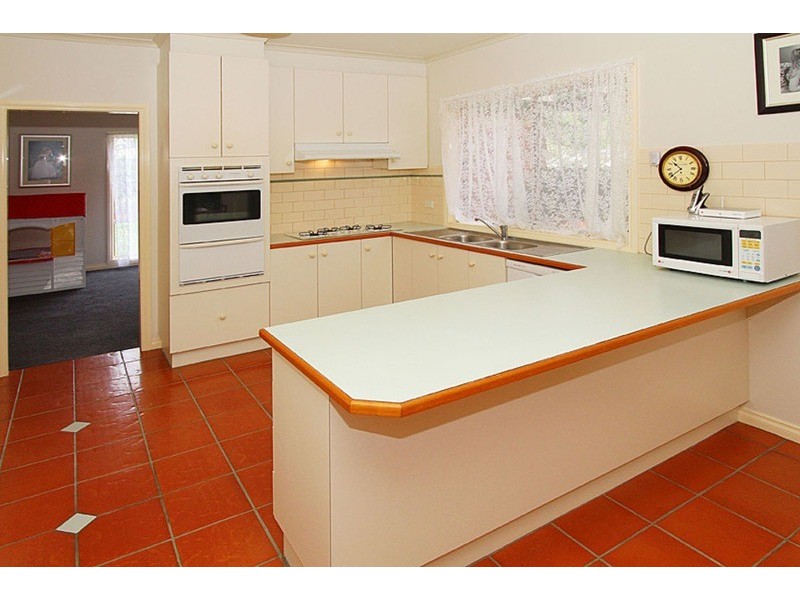 5 Solent Crescent, Taylors Lakes VIC 3038