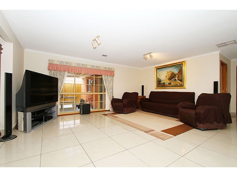 20 Parmelia  Drive, Taylors Lakes VIC 3038