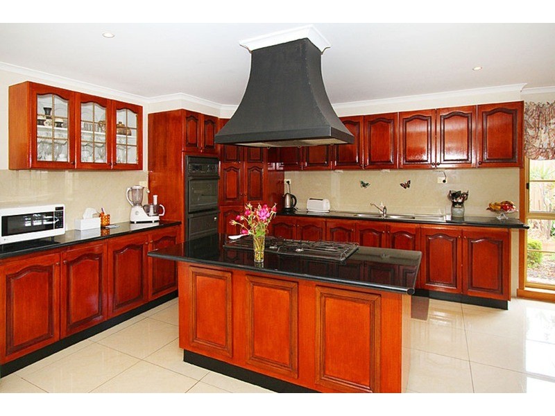 20 Parmelia  Drive, Taylors Lakes VIC 3038