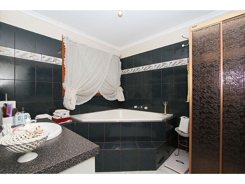 20 Parmelia  Drive, Taylors Lakes VIC 3038