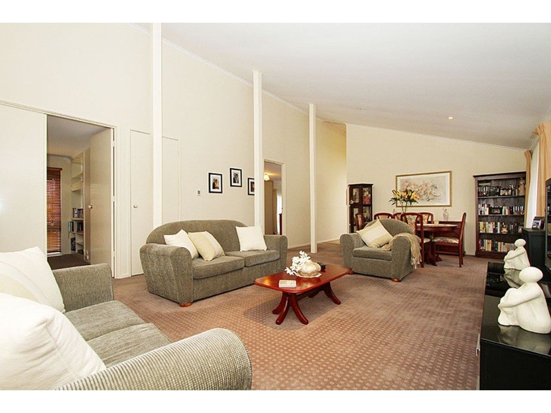 13 Mungana Court, Taylors Lakes VIC 3038