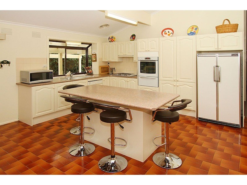 13 Mungana Court, Taylors Lakes VIC 3038