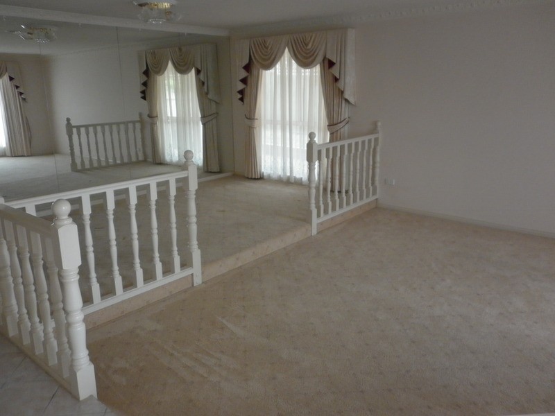 1 Glover Court, Taylors Lakes VIC 3038