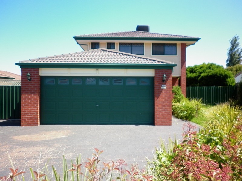 4 Wareham  Court, Hillside VIC 3037