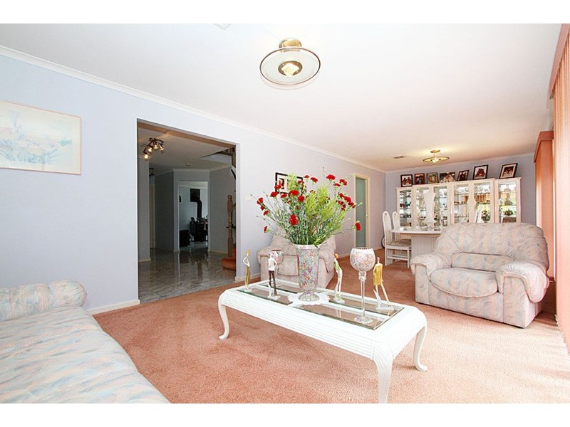 14 Dutchman  Court, Taylors Lakes VIC 3038