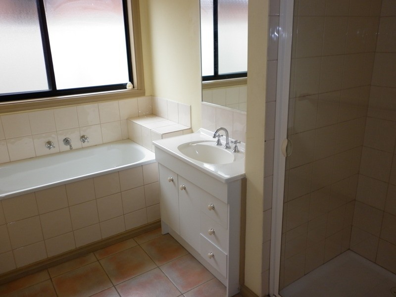 11 Elphinstone Way, Caroline Springs VIC 3023