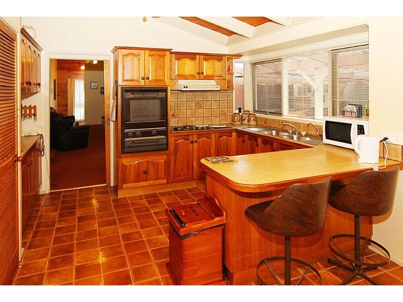 15 Bremen Court, Keilor Downs VIC 3038