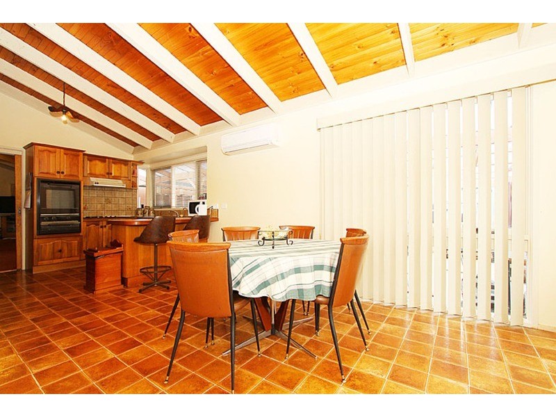 15 Bremen Court, Keilor Downs VIC 3038