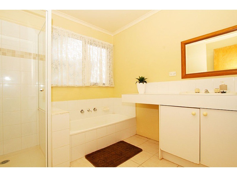 15 Bremen Court, Keilor Downs VIC 3038