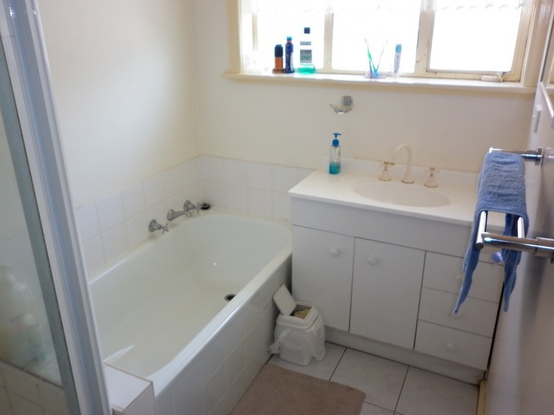 11 Michael Avenue, St Albans VIC 3021