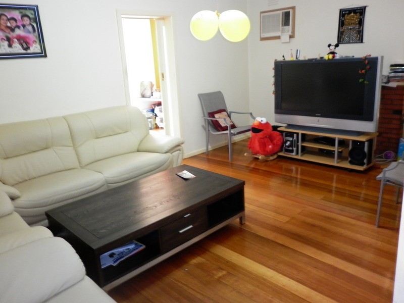 11 Michael Avenue, St Albans VIC 3021