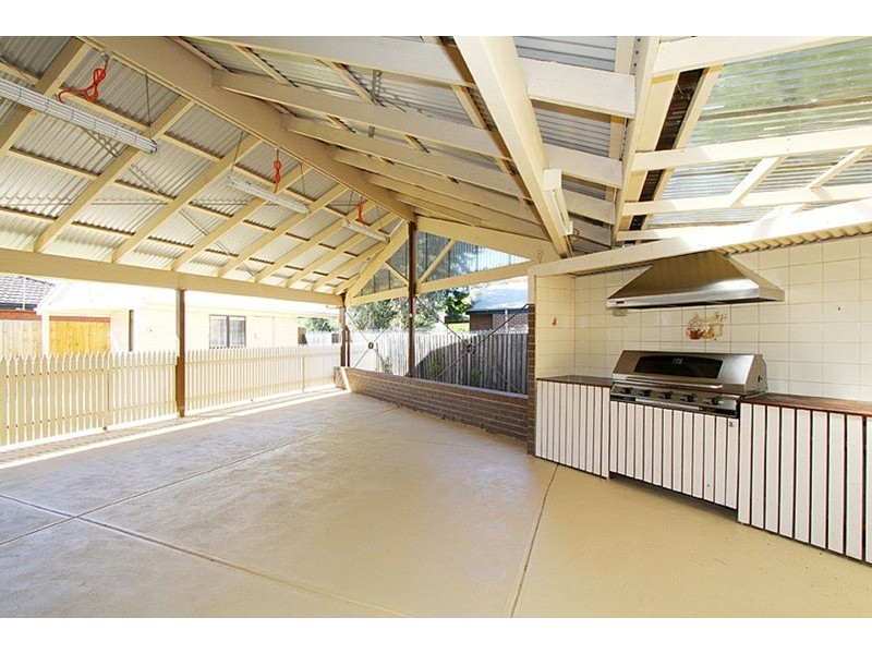 9 Santa Monica  Drive, Taylors Lakes VIC 3038