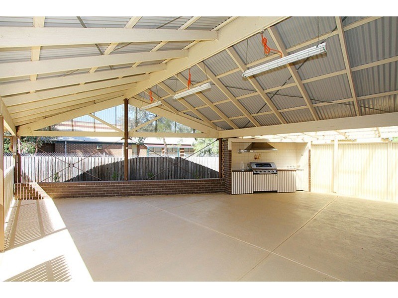 9 Santa Monica  Drive, Taylors Lakes VIC 3038