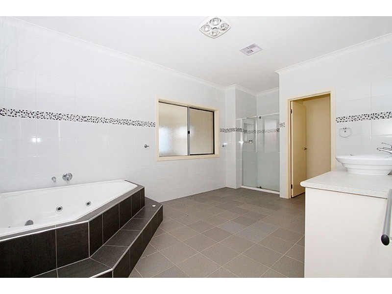 29 Speargrass Drive, Hillside VIC 3037