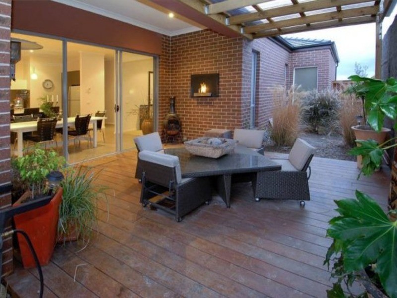 10 Mosman Grove, Taylors Hill VIC 3037