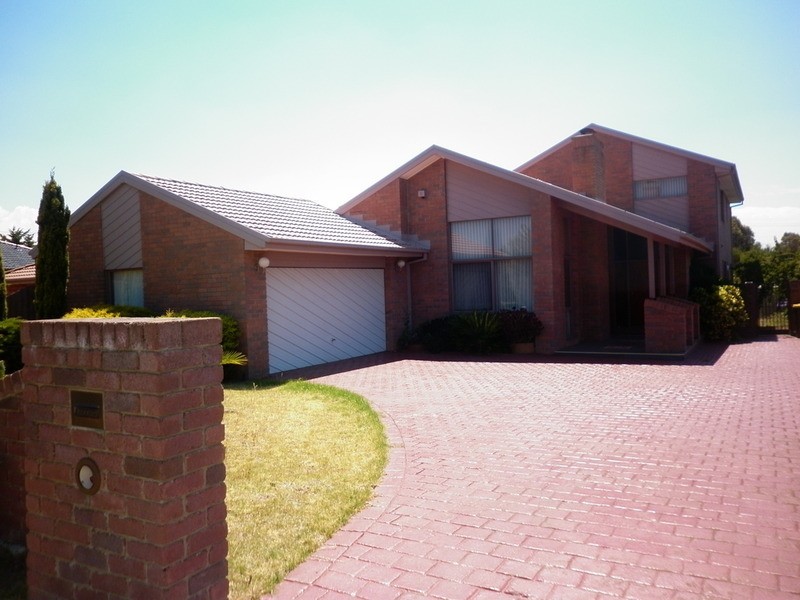 12 Krona Rise, Keilor Lodge VIC 3038