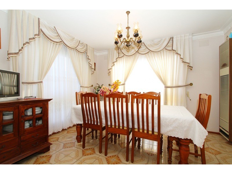 10 Leavesdon Avenue, Kealba VIC 3021