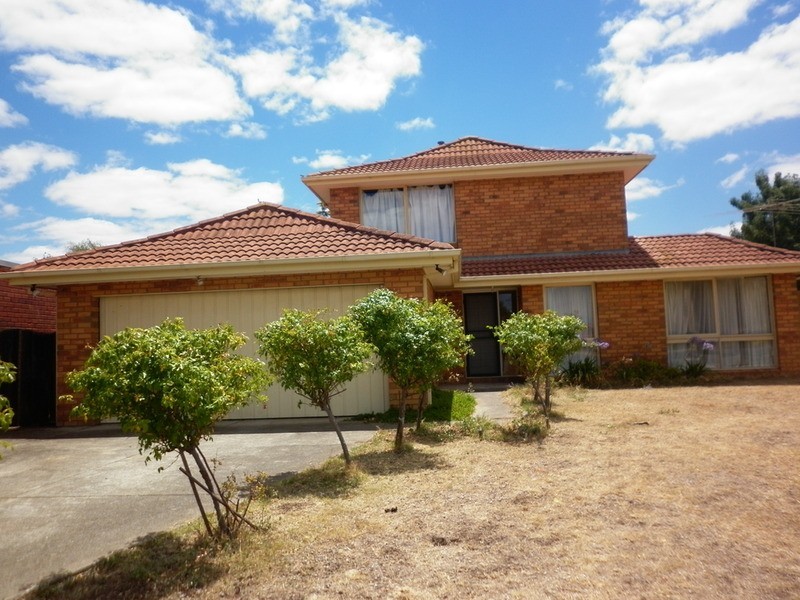 8 Cliffer Place, Taylors Lakes VIC 3038