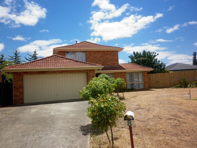 8 Cliffer Place, Taylors Lakes VIC 3038