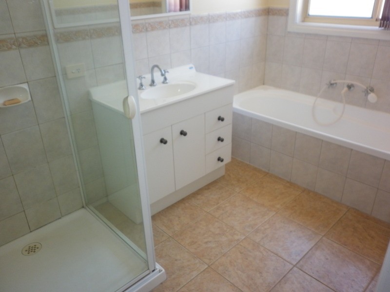 1/9 Leslie Street, St Albans VIC 3021