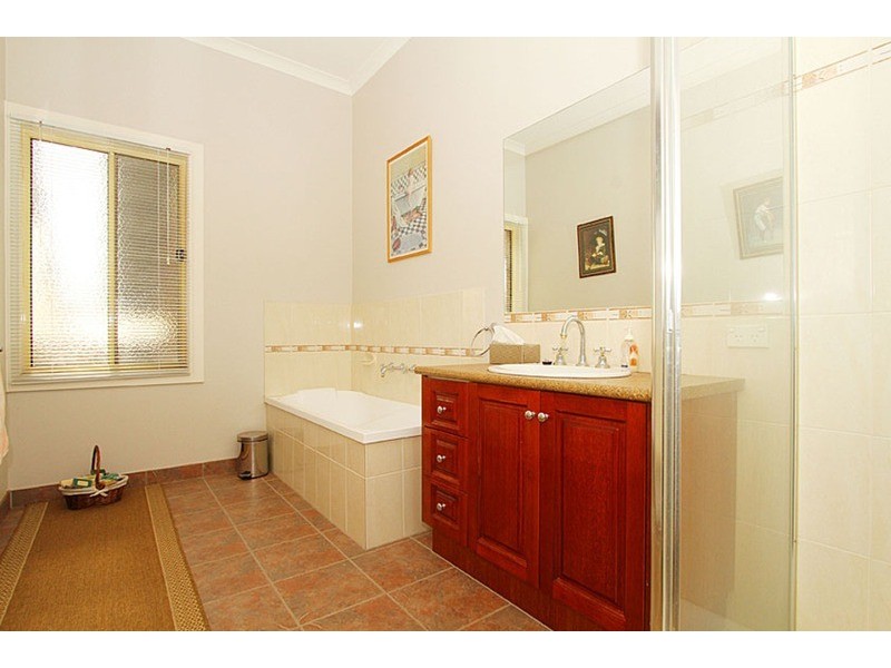 39 Domain  Way, Taylors Hill VIC 3037