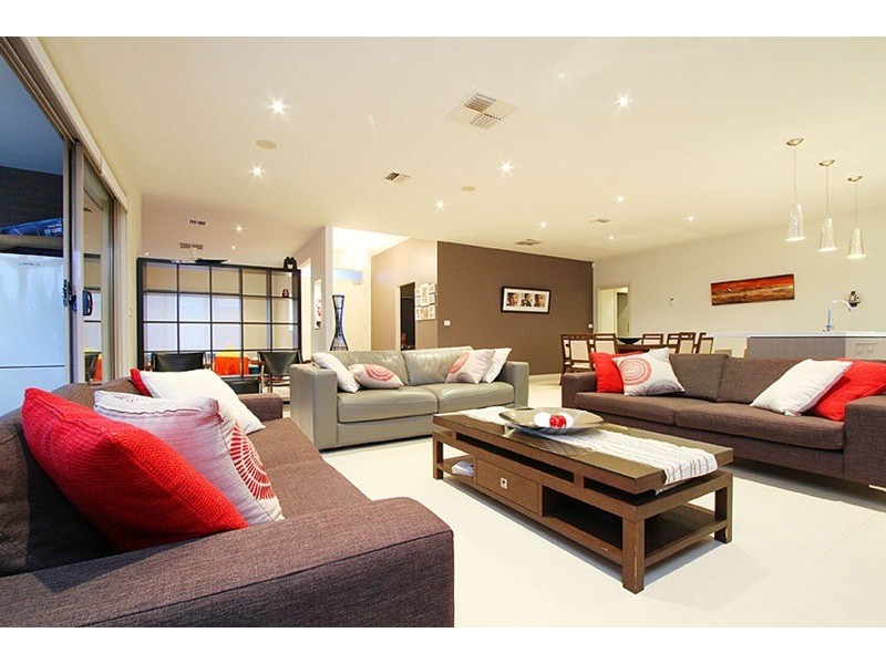 17 Melfin Drive, Hillside VIC 3037