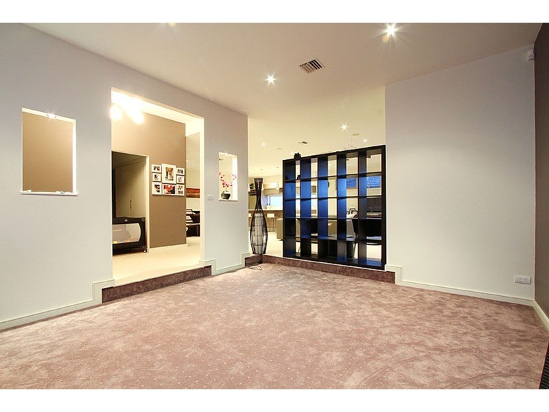 17 Melfin Drive, Hillside VIC 3037