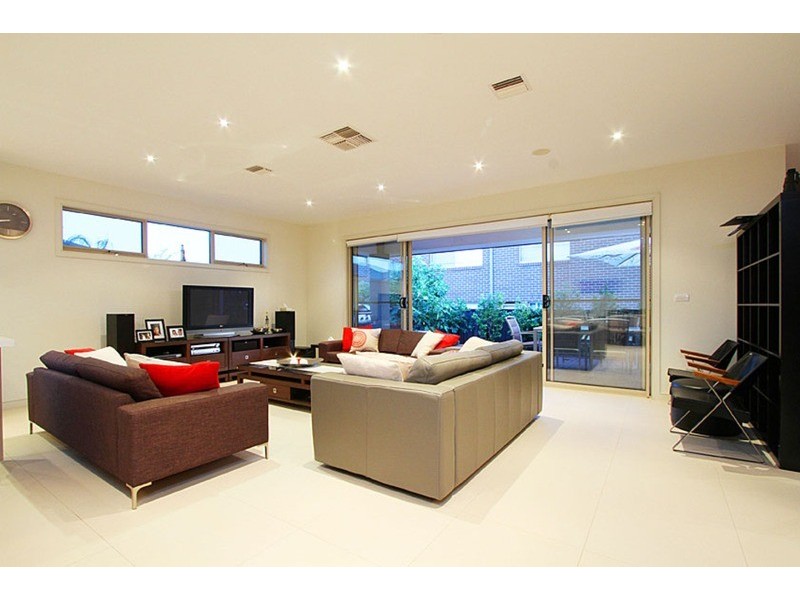 17 Melfin Drive, Hillside VIC 3037