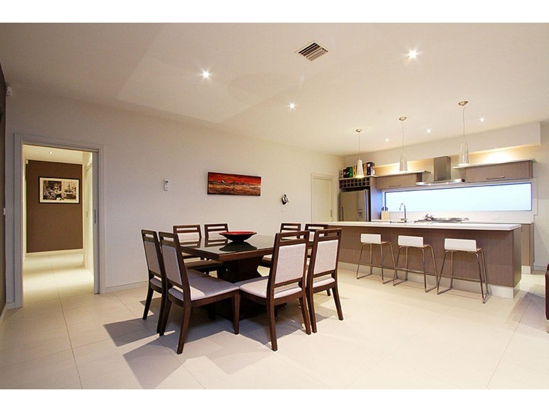 17 Melfin Drive, Hillside VIC 3037