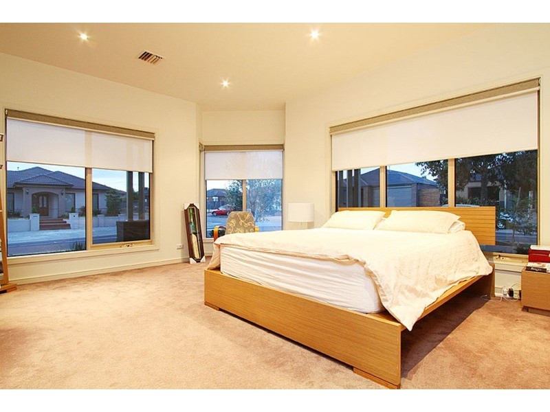 17 Melfin Drive, Hillside VIC 3037