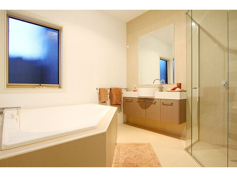 17 Melfin Drive, Hillside VIC 3037