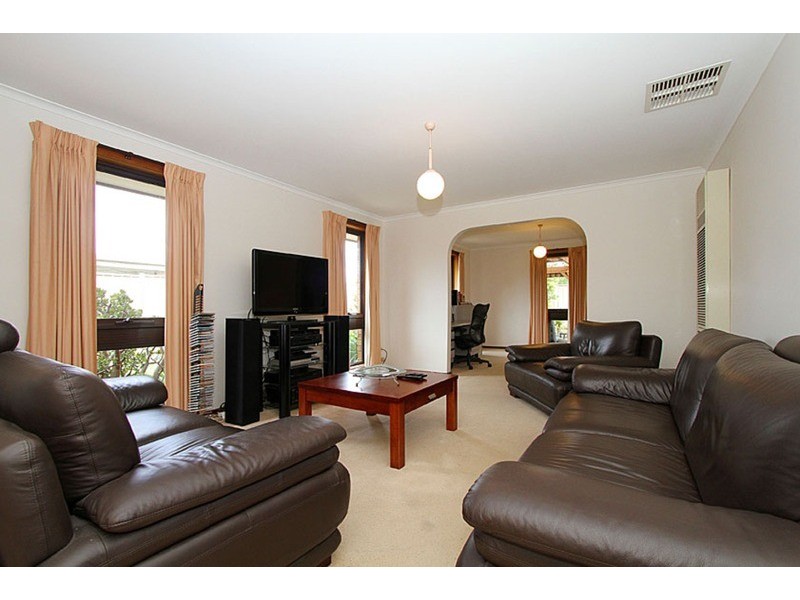 7 Snowdon  Close, Keilor Downs VIC 3038