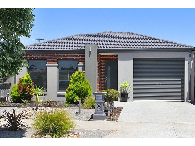 38 Kingston Drive, Taylors Hill VIC 3037
