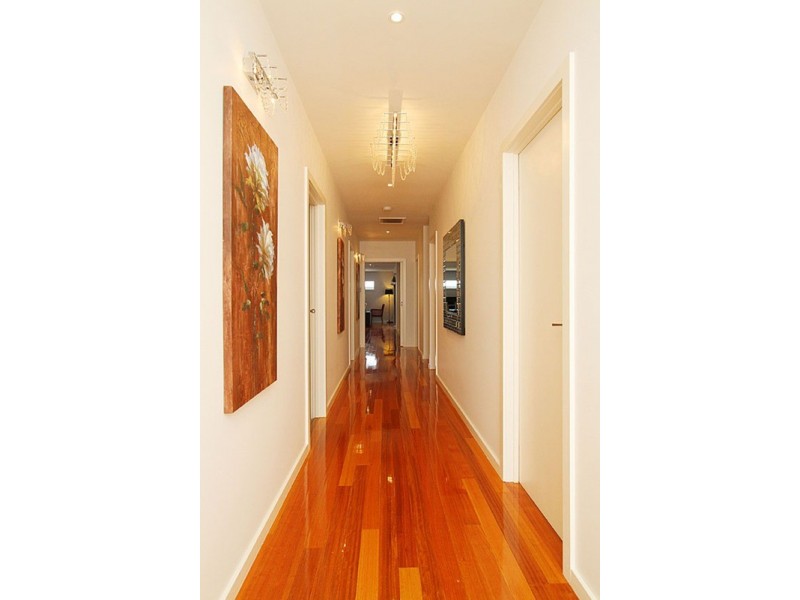 38 Kingston Drive, Taylors Hill VIC 3037