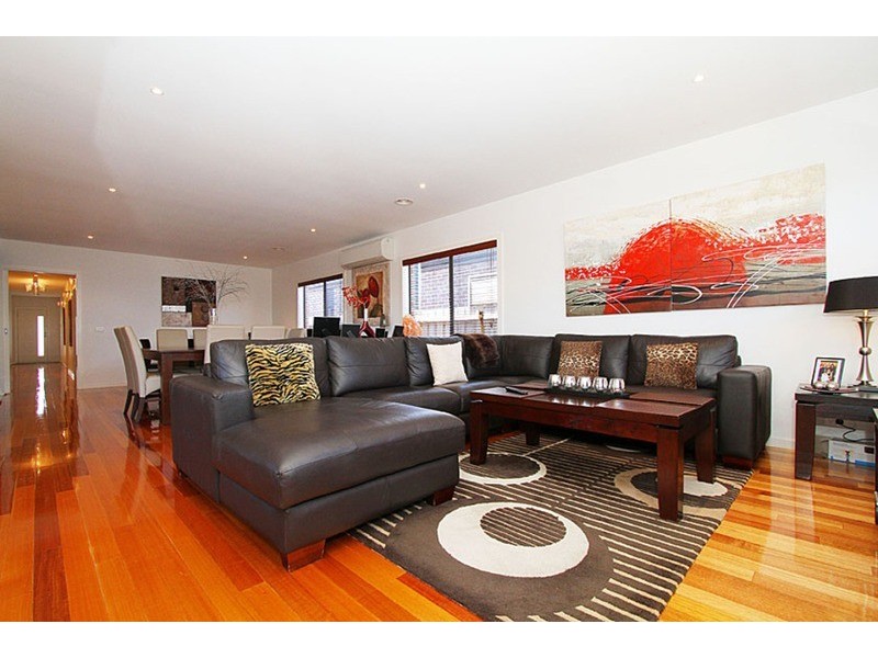 38 Kingston Drive, Taylors Hill VIC 3037