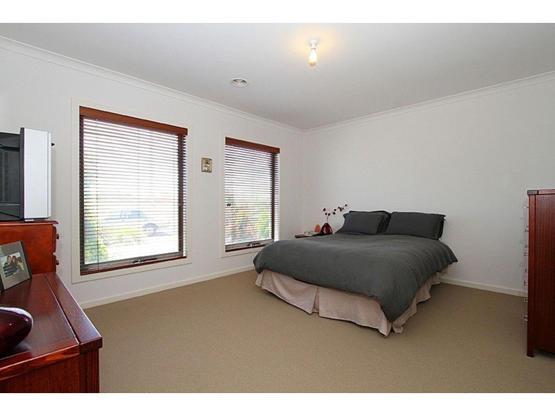 38 Kingston Drive, Taylors Hill VIC 3037