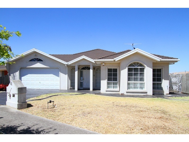 41 Pintail Crescent, Taylors Lakes VIC 3038