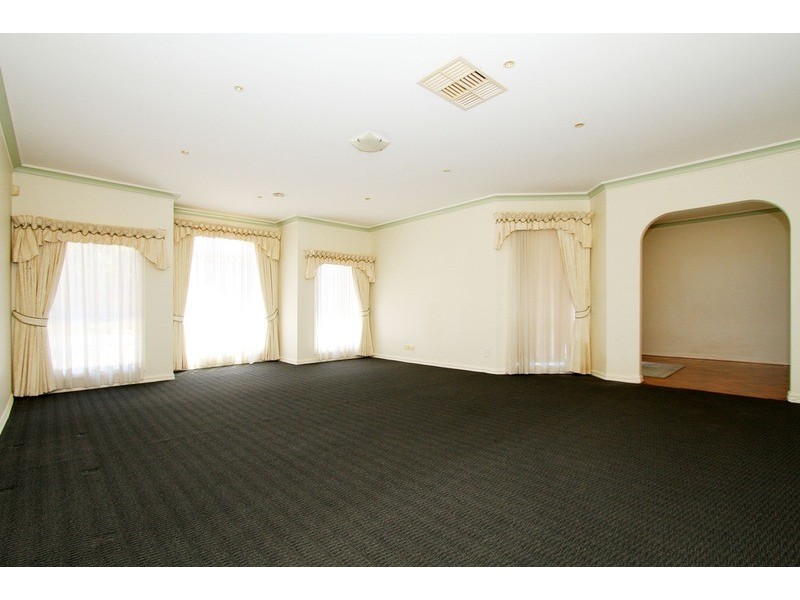 41 Pintail Crescent, Taylors Lakes VIC 3038