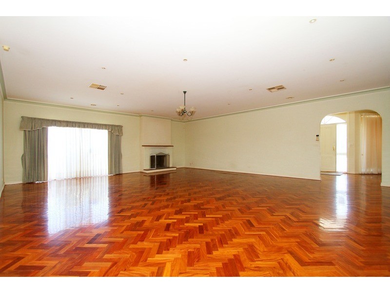 41 Pintail Crescent, Taylors Lakes VIC 3038