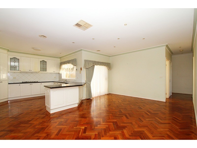 41 Pintail Crescent, Taylors Lakes VIC 3038