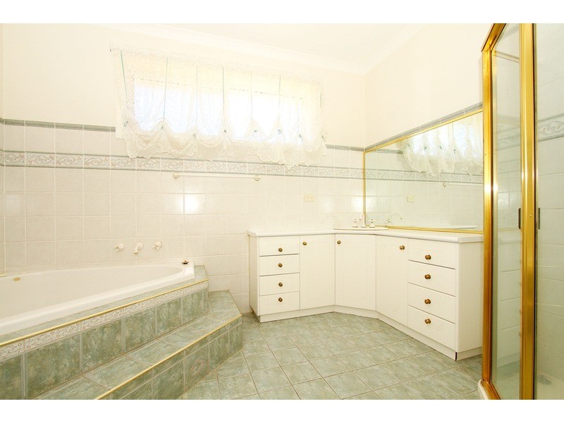 41 Pintail Crescent, Taylors Lakes VIC 3038