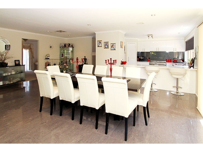 30 Royal Crescent, Hillside VIC 3037