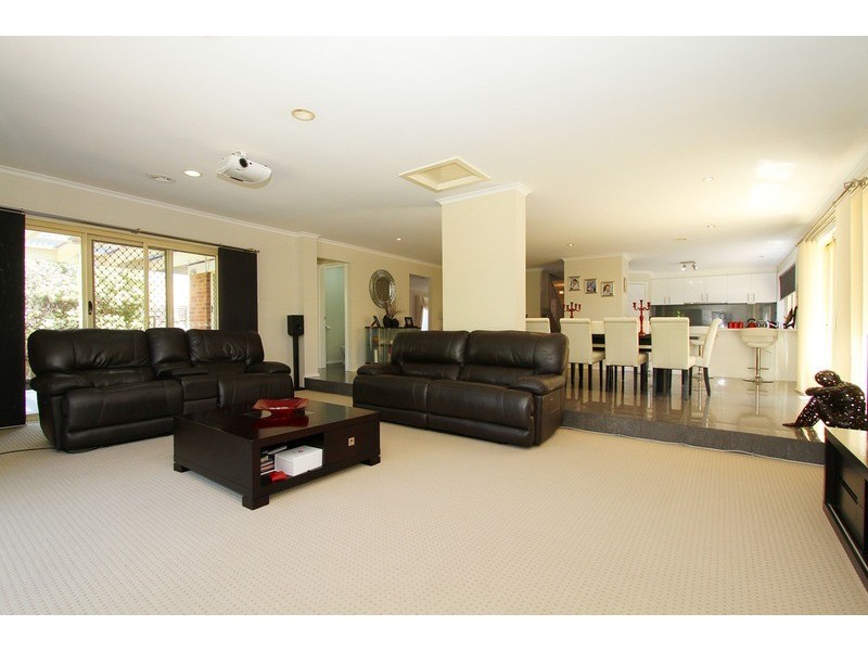 30 Royal Crescent, Hillside VIC 3037