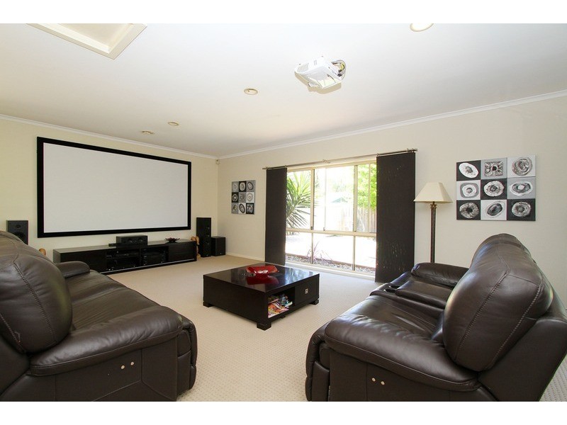 30 Royal Crescent, Hillside VIC 3037