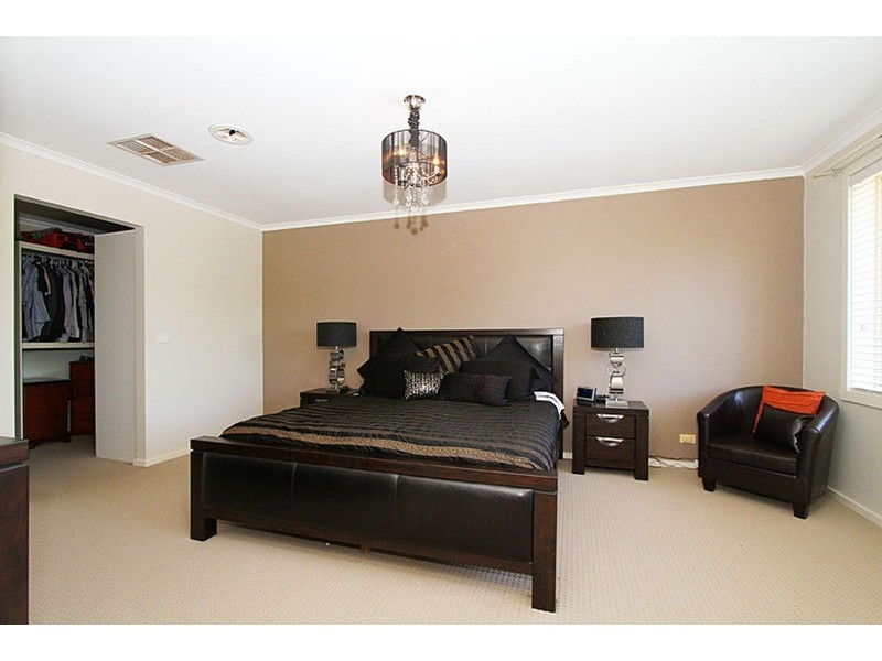 30 Royal Crescent, Hillside VIC 3037