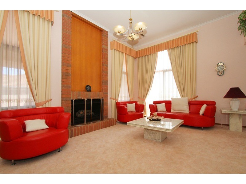 12 Krona Rise, Taylors Lakes VIC 3038