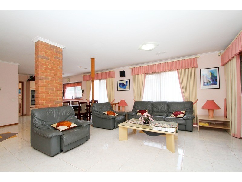 12 Krona Rise, Taylors Lakes VIC 3038