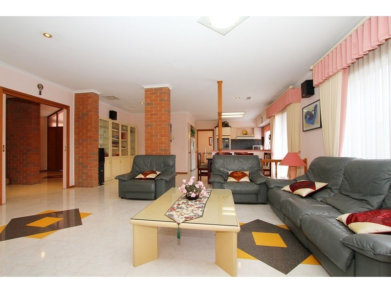 12 Krona Rise, Taylors Lakes VIC 3038