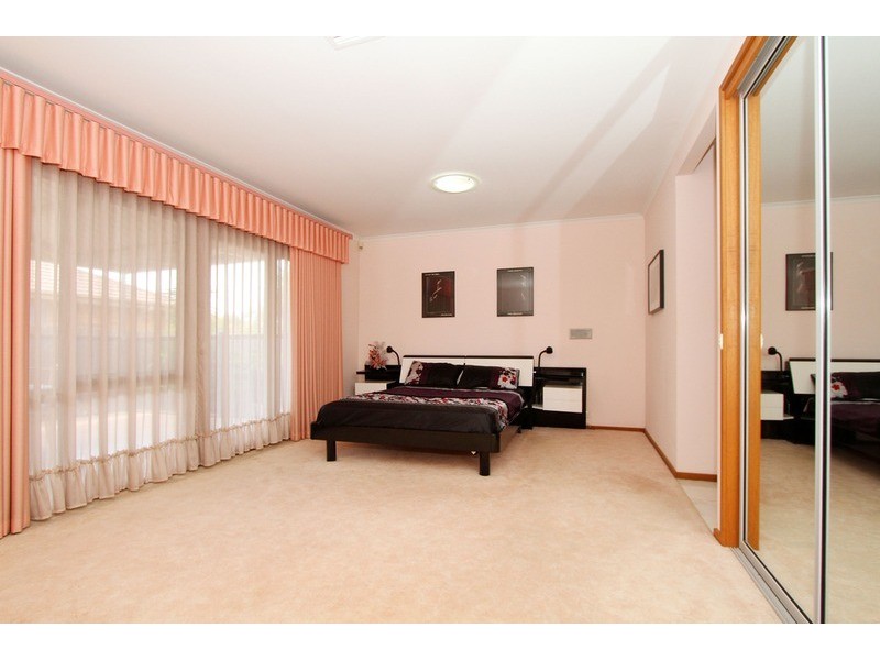 12 Krona Rise, Taylors Lakes VIC 3038